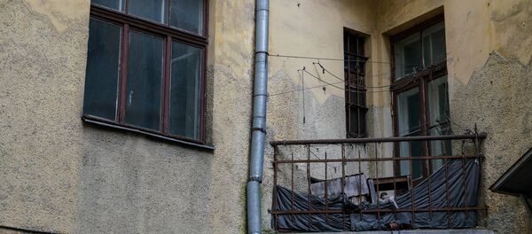 Балкон старого заброшенного дома - Sputnik Латвия