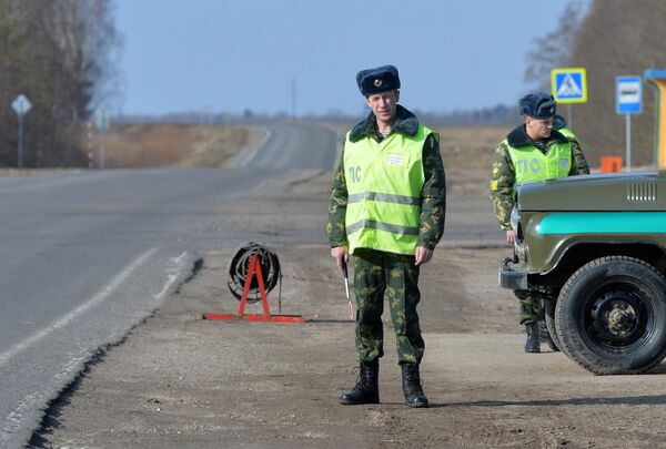 Проверка документов - обязательное мероприятие в пограничной зоне Проверка документов - обязательное мероприятие в пограничной зоне - Sputnik Латвия