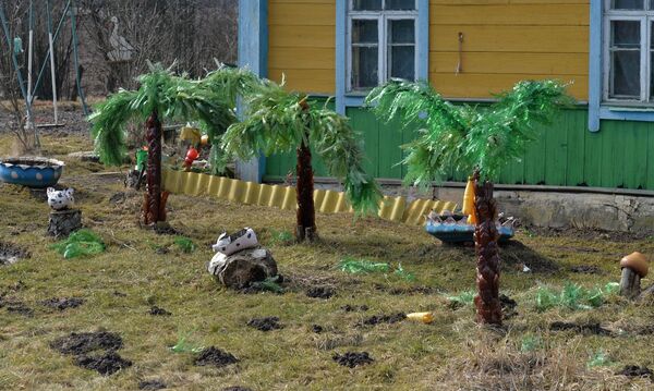 Жители приграничной деревни признаются, что в Латвию выбираются не часто - чаще к ним приезжают Жители приграничной деревни признаются, что в Латвию выбираются не часто - чаще к ним приезжают - Sputnik Латвия