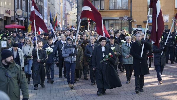 Участники шествия ветеранов СС их сторонников в Риге - Sputnik Латвия