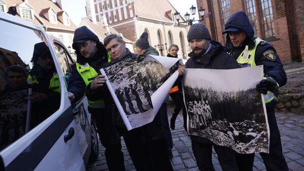 Задержание представителей антифашистских организаций - Sputnik Латвия