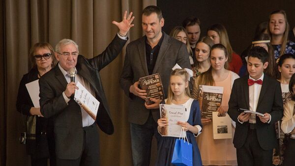 Михаил Казиник с лауреатами конкурса Восходящие звезды – 2017 - Sputnik Латвия