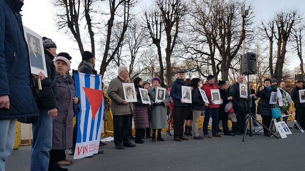 Антифашистский митинг у памятника Свободы вечером 16 марта - Sputnik Латвия