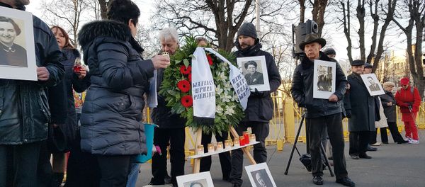 Антифашистский митинг у памятника Свободы вечером 16 марта - Sputnik Латвия