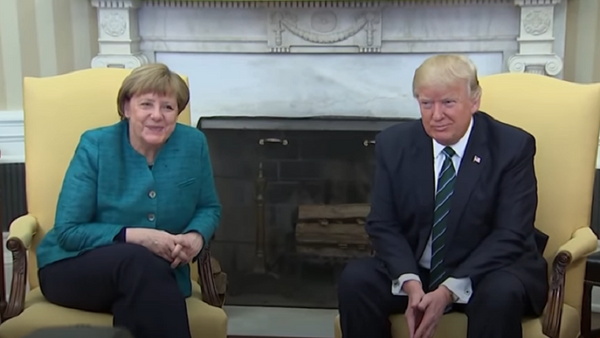 Трамп не пожал руку Меркель после встречи в Белом доме - Sputnik Латвия