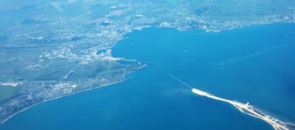 Вид на Остров Тузла и город Керчь из самолета - Sputnik Латвия