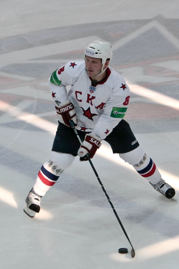 Дарюс Каспарайтис в товарищеском матче ХК СКА - ХК СКА-1946, 2010 год - Sputnik Латвия