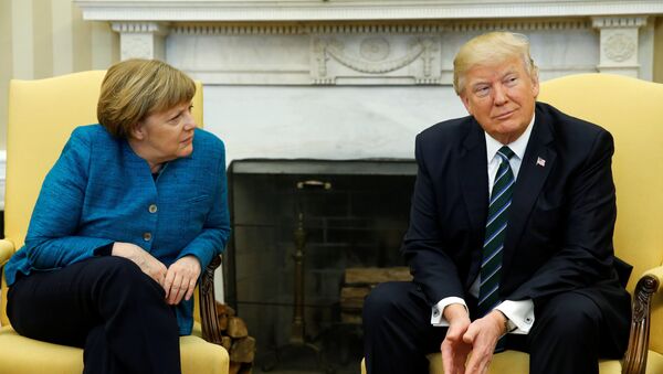 Vācijas kanclere Angela Merkele ar ASV prezidentu Donaldu Trampu - Sputnik Latvija