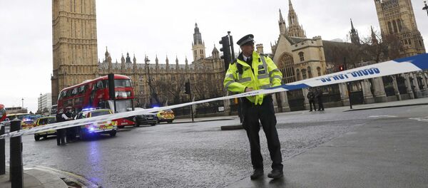 Полицейский на месте нападения в Лондоне - Sputnik Латвия