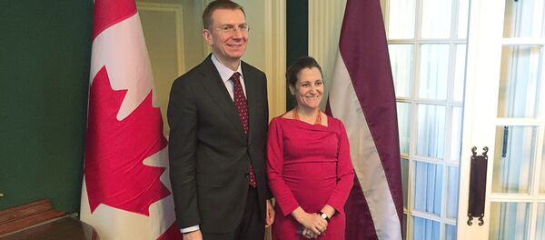 Эдгарс Ринкевичс в Оттаве во время встречи с министром иностранных дел Канады Кристей Фриланд Эдгарс Ринкевичс в Оттаве во время встречи с министром иностранных дел Канады Кристей Фриланд - Sputnik Латвия