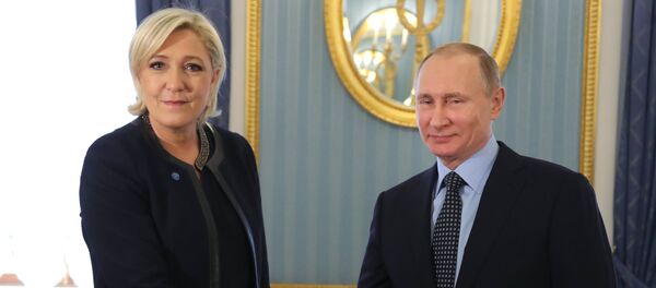 Президент РФ В. Путин встретился с лидером партии Франции Национальный фронт М. Ле Пен - Sputnik Латвия