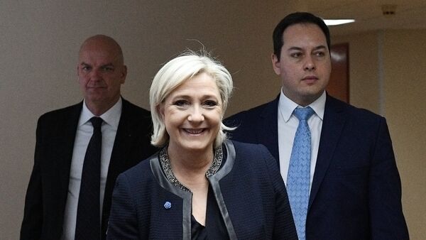 Кандидат в президенты Франции Марин Ле Пен посетила Госдуму РФ - Sputnik Latvija