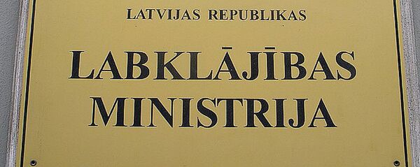 Табличка Министерства благосостояния Латвии - Sputnik Латвия
