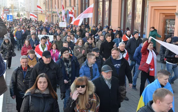 Шествие в Минске во время Дня воли - Sputnik Latvija
