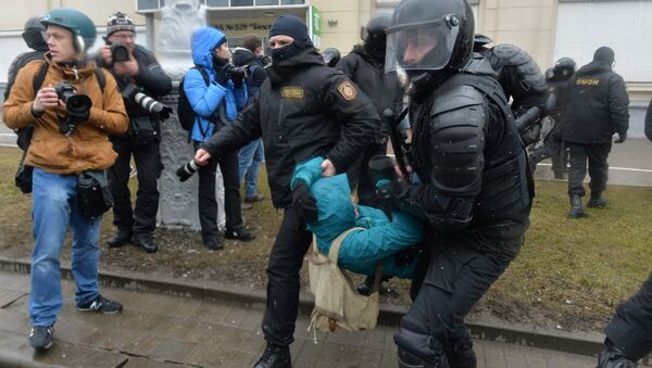 Задержание участников несанкционированной акции оппозиции День Воли в Минске - Sputnik Латвия