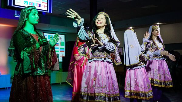 Азербайджанский народный танец - Sputnik Латвия