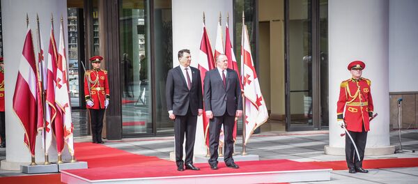 Почетный караул и гимны двух стран: Раймонд Вейонис прибыл в Грузию - Sputnik Латвия