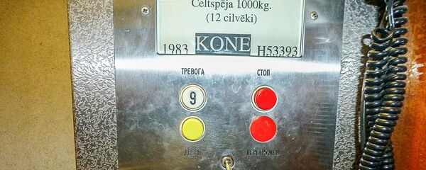 Надпись в лифте на русском языке Надпись в лифте на русском языке - Sputnik Латвия