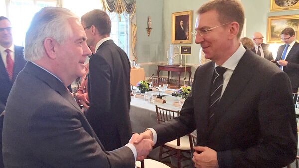 Рекс Тиллерсон и глава МИД Латвии Эдгарс Ринкевичс  - Sputnik Латвия