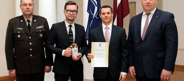 Рижский Центральный рынок получил благодарственную грамоту за участие в традиционном благотворительном базарчике, прошедшем в штаб-квартире NATO в Брюсселе Рижский Центральный рынок получил благодарственную грамоту за участие в традиционном благотворительном базарчике, прошедшем в штаб-квартире NATO в Брюсселе - Sputnik Латвия