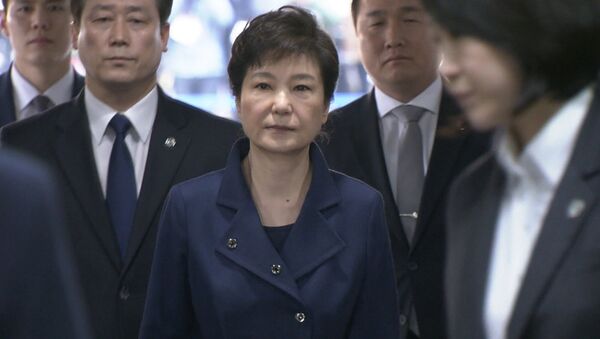 Dienvidkorejas eksprezidente Paka Gunhje arestēta un nogādāta izolatorā Seulā - Sputnik Latvija