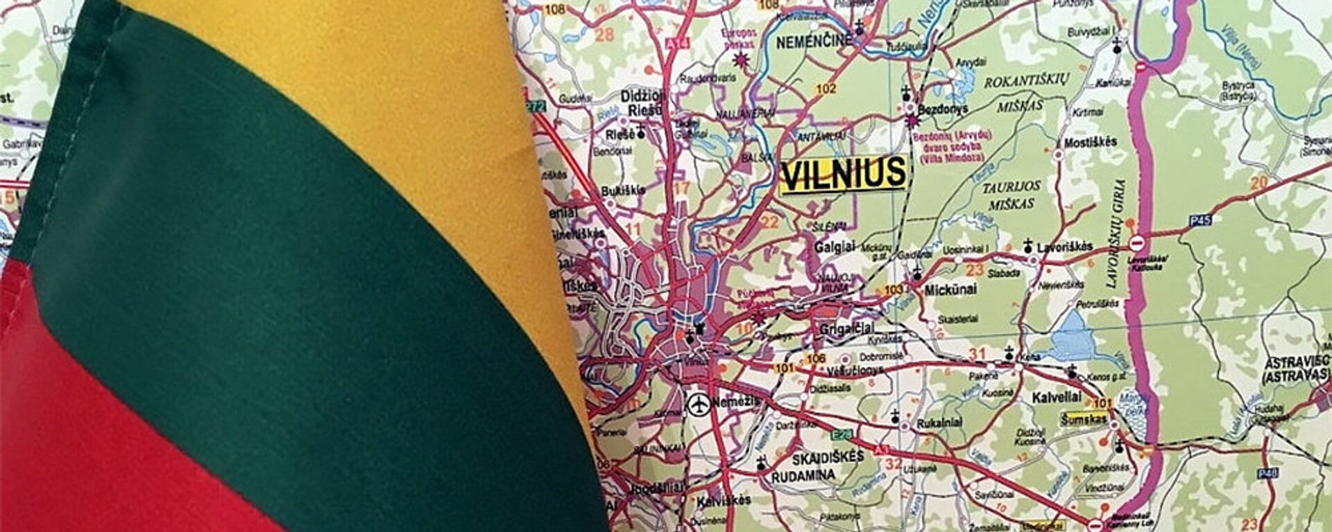 Литовский флаг перед картой страны - Sputnik Latvija, 1920, 09.06.2022