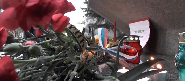 Цветы в память о жертвах теракта в Петербурге Цветы в память о жертвах теракта в Петербурге - Sputnik Латвия