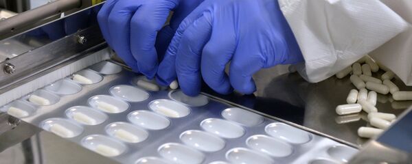 Упаковка в блистеры в лабораторно-промышленном комплексе Упаковка в блистеры в лабораторно-промышленном комплексе - Sputnik Latvija