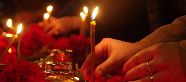 Цветы в память о погибших в метро Санкт–Петербурга Цветы в память о погибших в метро Санкт–Петербурга - Sputnik Латвия