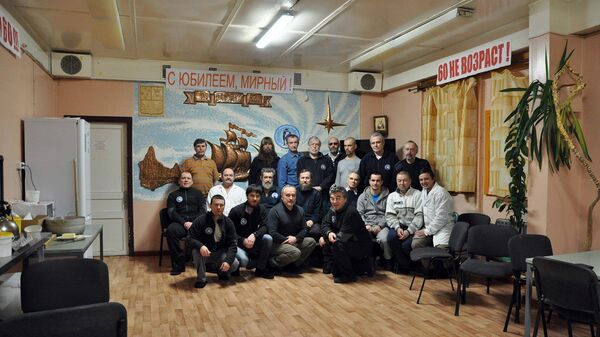 Работники антарктической станции Мирный - Sputnik Латвия