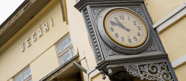 Старинные часы на станции Вецаки - Sputnik Latvija