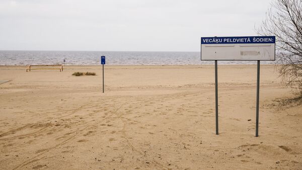 Информационный знак на пляже Вецаки - Sputnik Латвия