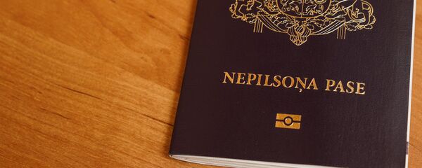 Nepilsoņa pase. Foto no arhīva Nepilsoņa pase. Foto no arhīva - Sputnik Latvija