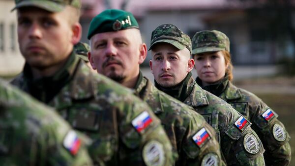 Словацкие военнослужащие на военной базе в Адажи - Sputnik Latvija