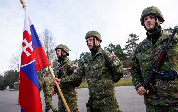Словацкие военнослужащие на военной базе в Адажи - Sputnik Латвия