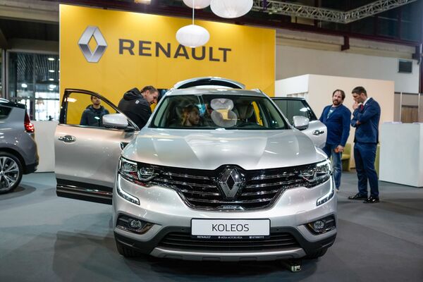 Компактный кроссовер Renault Koleos, модель прошла рестайлинг в 2016 году - Sputnik Латвия
