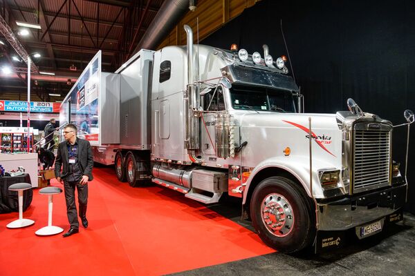 Американский тягач переоборудован в учебный класс - Sputnik Латвия