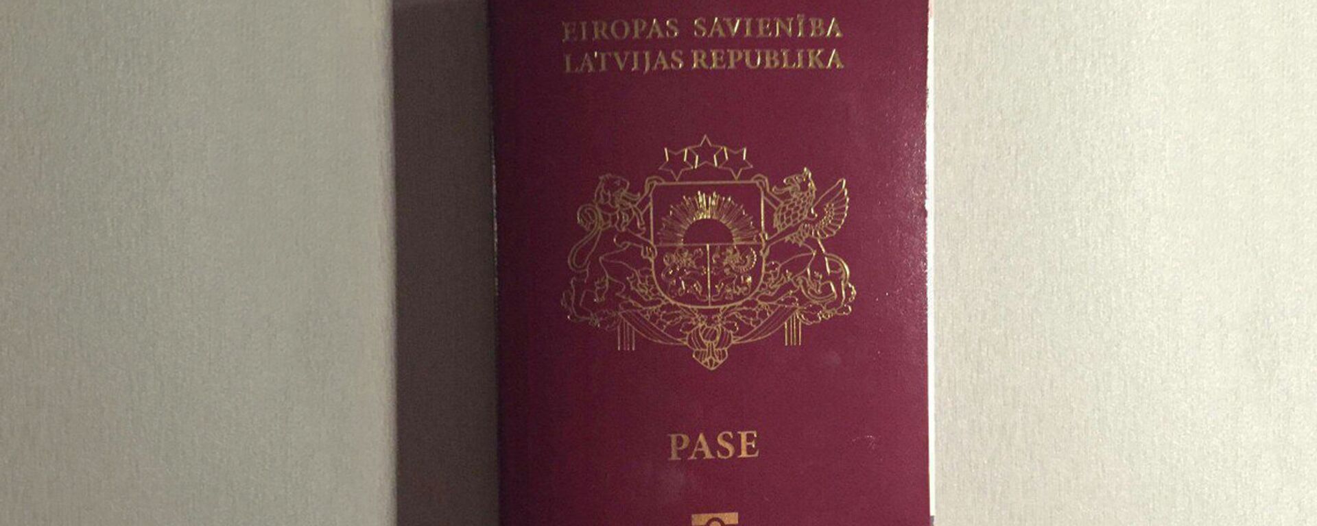 Паспорт гражданина Латвии - Sputnik Латвия, 1920, 08.11.2018