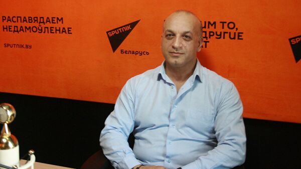 Вице-глава общественного объединения Белорусская цыганская диаспора Артур Гомонов - Sputnik Латвия