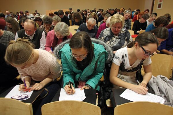 Тотальный диктант в Риге - Sputnik Латвия