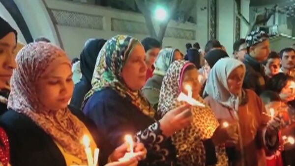 В Египте зажгли свечи в память о жертвах терактов - Sputnik Латвия