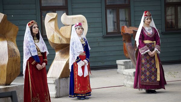 Женщины в национальных армянских костюмах - Sputnik Латвия