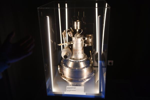 Двигатель реактивной системы управления космического корабля Буран - Sputnik Латвия