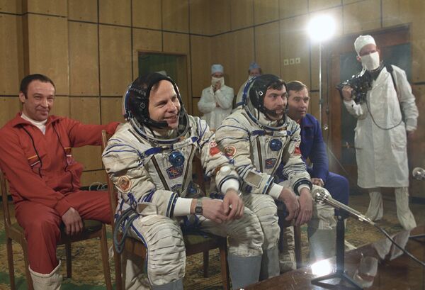 Летчики-космонавты СССР Анатолий Соловьев и Александр Баландин, февраль 1990 Летчики-космонавты СССР Анатолий Соловьев и Александр Баландин, февраль 1990 - Sputnik Латвия