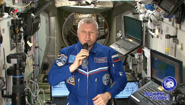 Видеопоздравление с Днем космонавтики с борта МКС - Sputnik Латвия