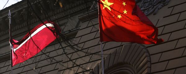 Флаги Латвии и Китая на здании Сейма Флаги Латвии и Китая на здании Сейма - Sputnik Latvija