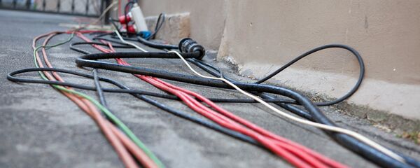 Электрические провода на улице Электрические провода на улице - Sputnik Latvija