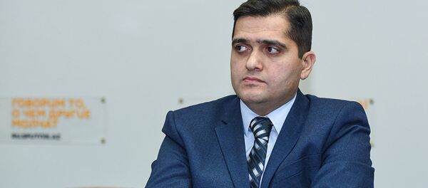 Политолог Эльхан Шахиноглу - Sputnik Латвия