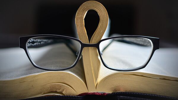 Grāmatu lasīšana. Foto no arhīva - Sputnik Latvija