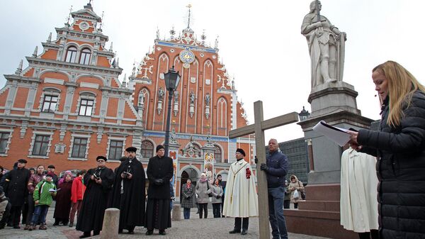 Экуменический Крестный ход в Риге - Sputnik Латвия